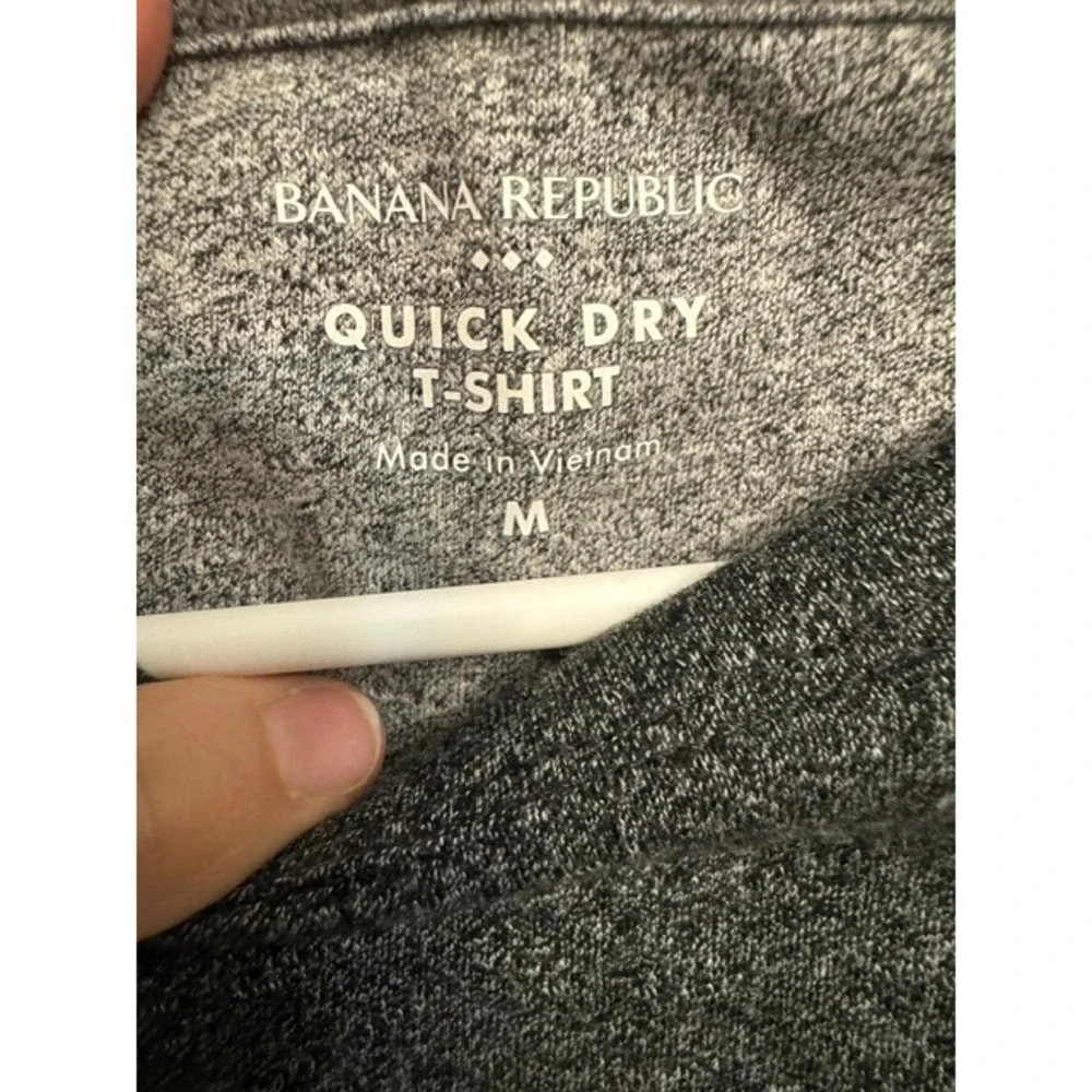 Banana Republic Mens Quick Dry Long Sleeve T-Shirt Heather Gray Pocket Size M